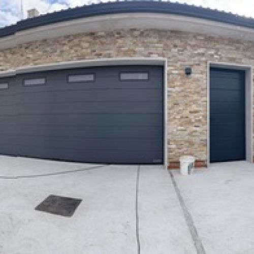 seccional con peatonal lateral en gris antracitra slategrain