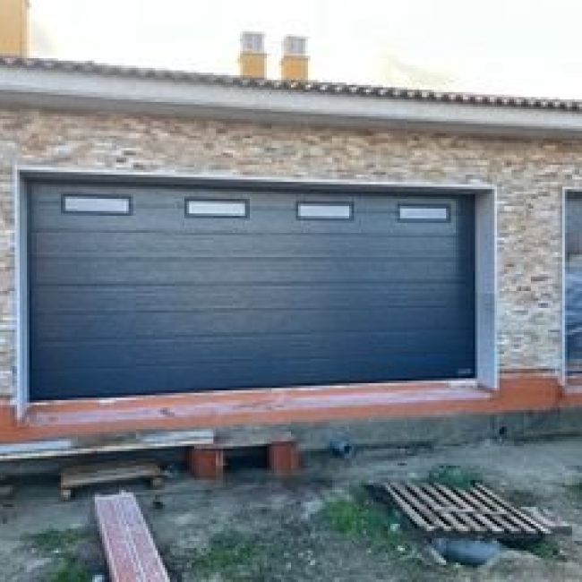 Automatismos para puertas de garaje en Valladolid