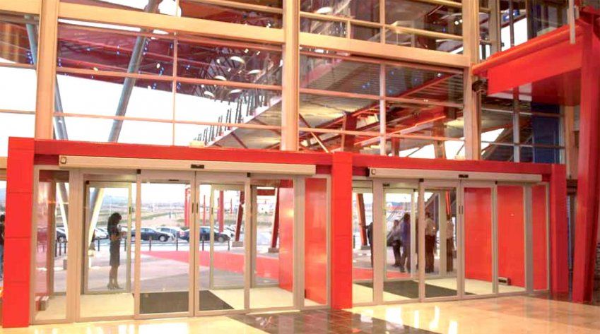 Puerta automática corredera: cuándo utilizarla Puerta automática corredera: cuándo utilizarla