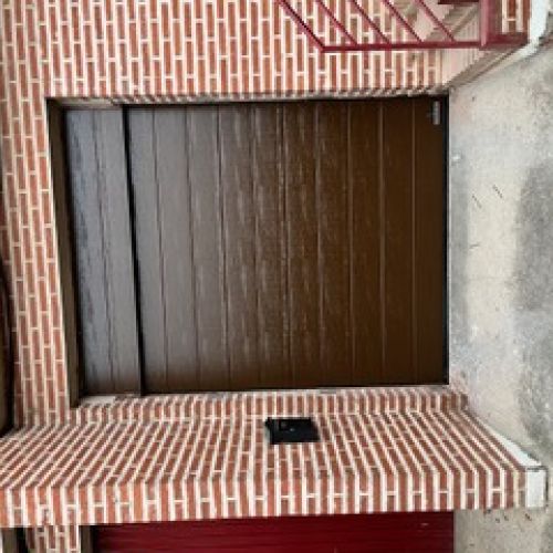 woodgrain marron tierra con tarja superior