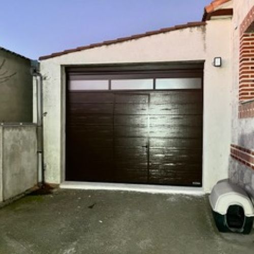 woodgrain marron tierra con marco acristalado